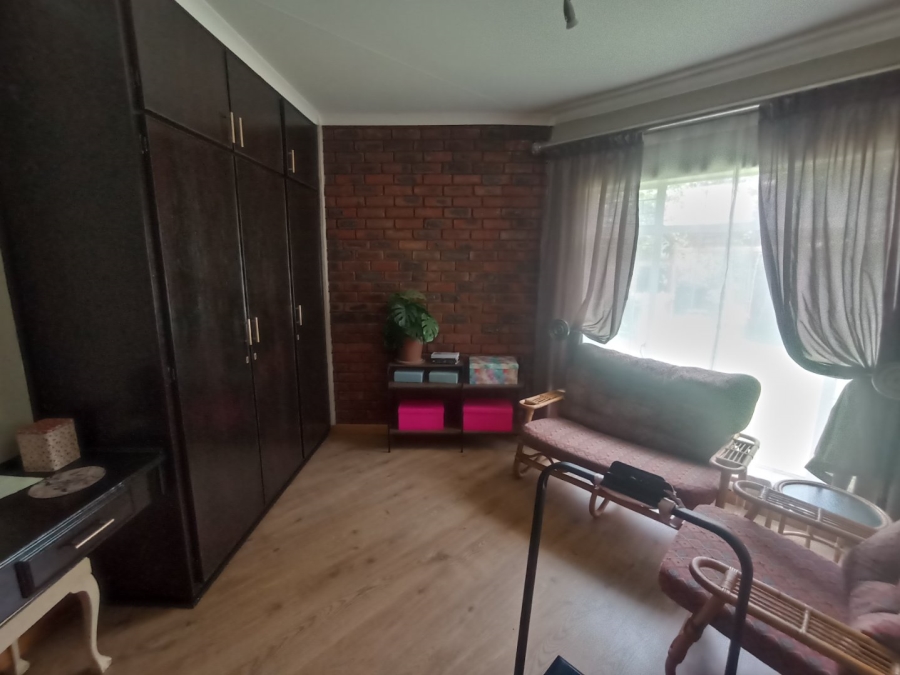 To Let 3 Bedroom Property for Rent in Kannoniers Park North West